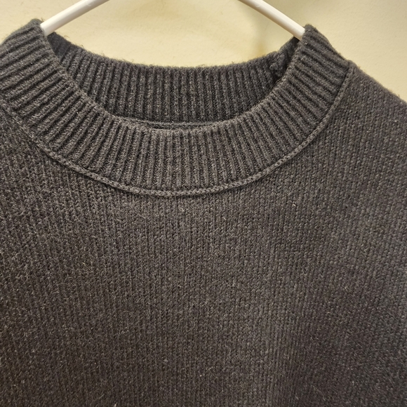 Banana Republic Classic Black Knit Pullover Sweater Size M - Picture 3 of 9